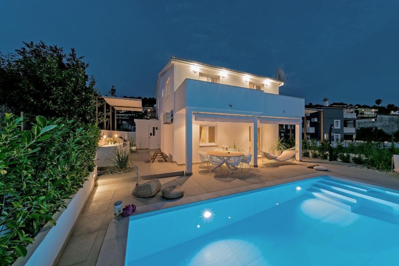 Marula Holiday Home - With Heated Pool Marina Eksteriør bilde
